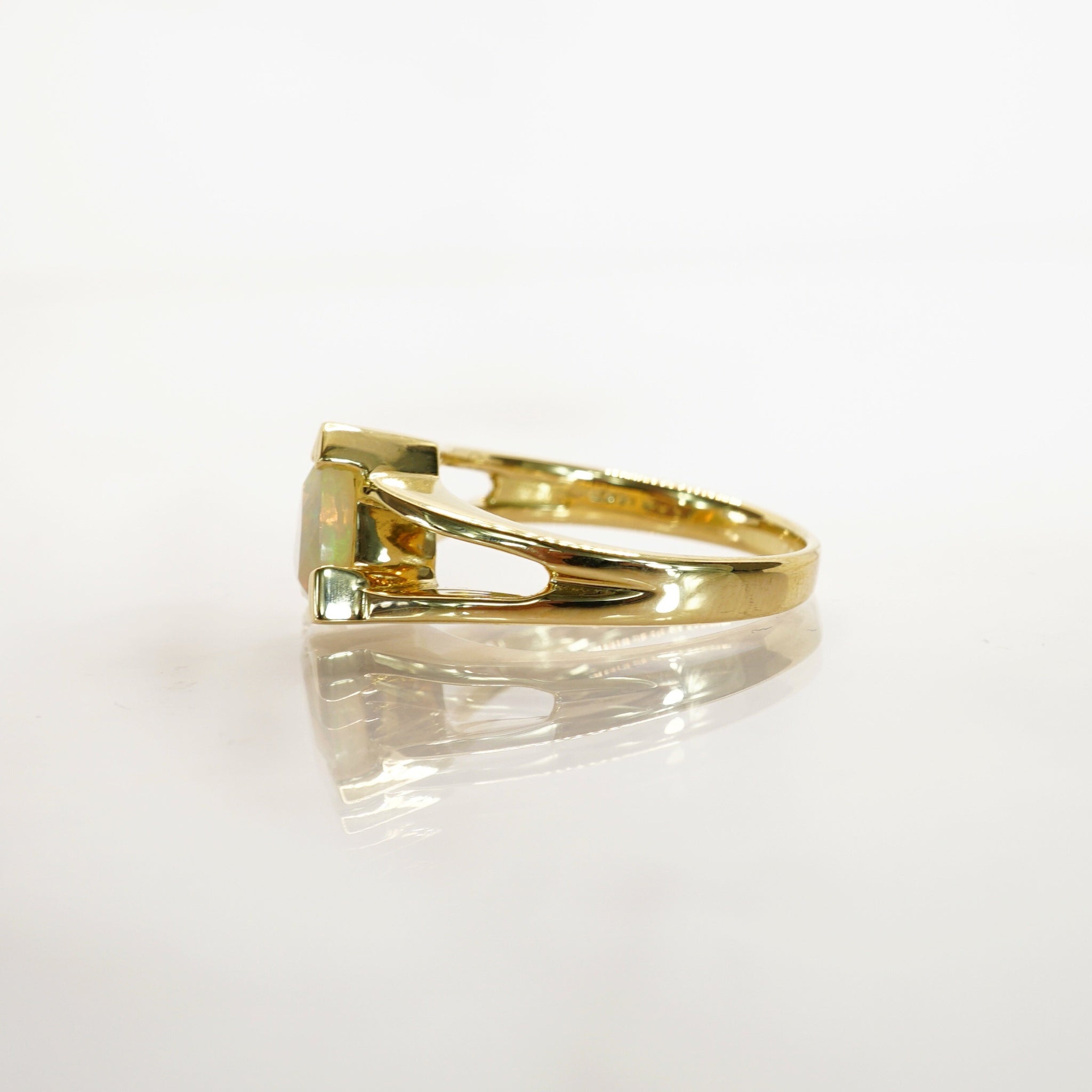 18ky gold trillion opal ring