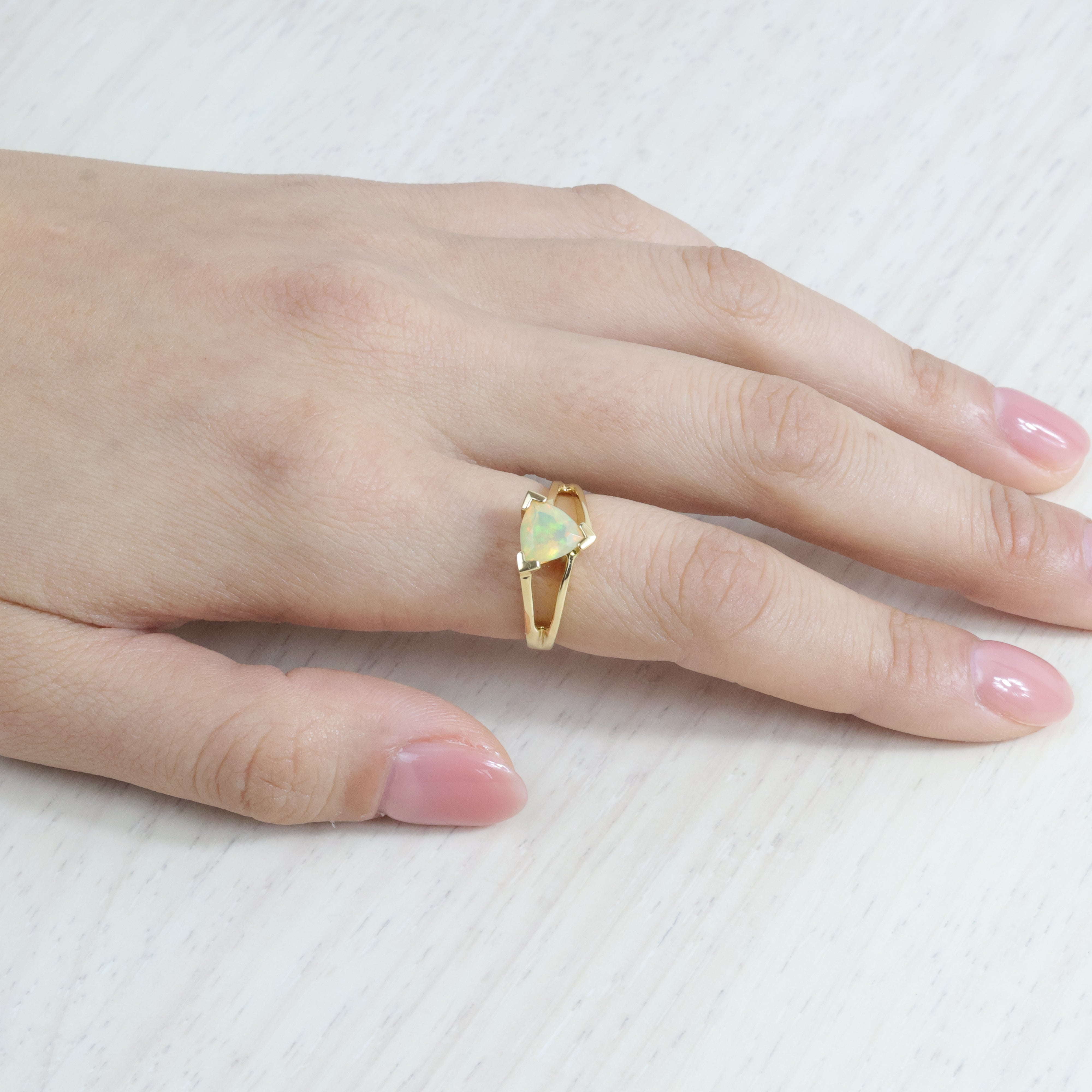 18ky gold opal ring