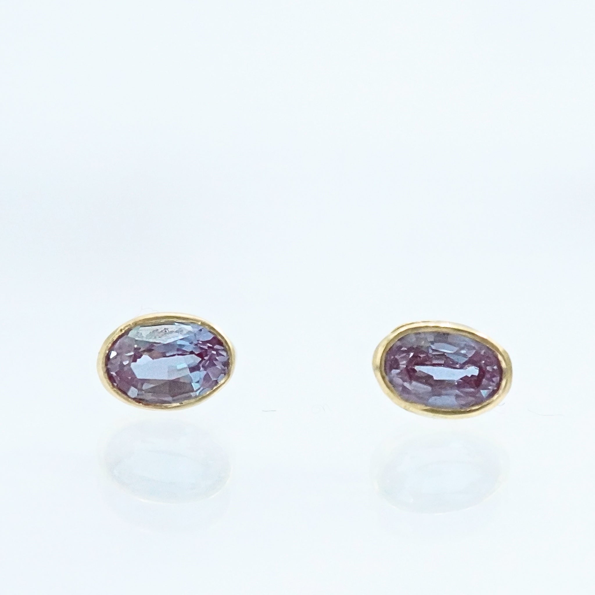 18ky gold alexandrite stud earrings