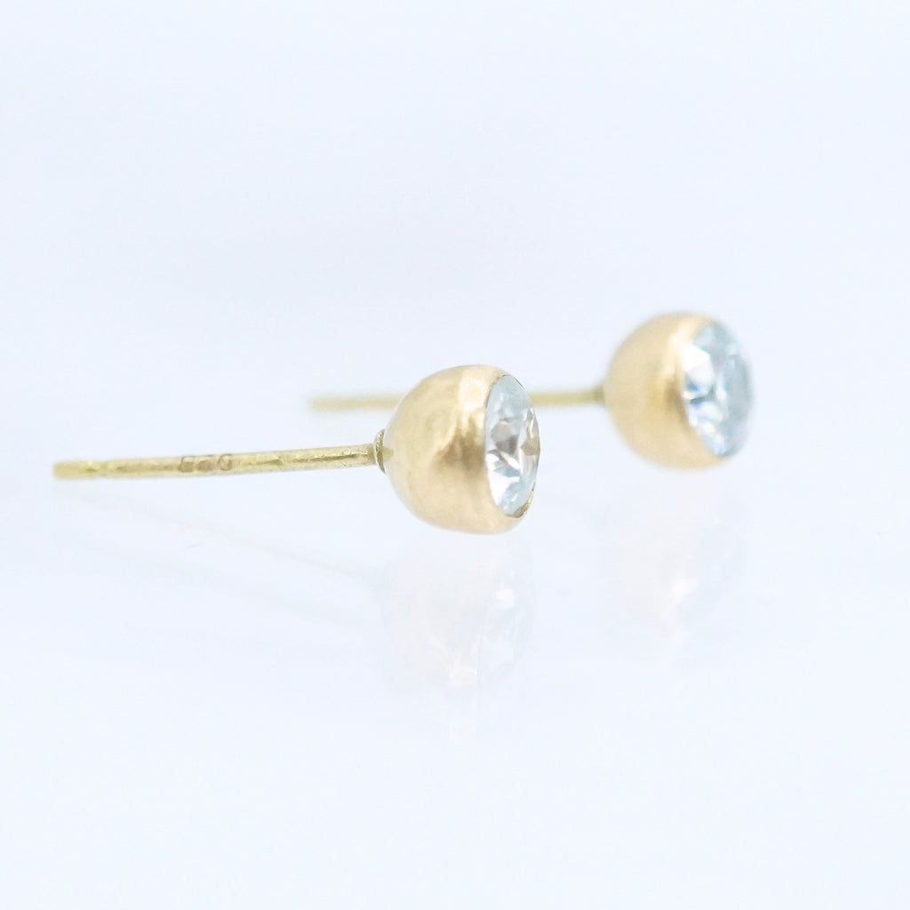 18KY Gold Round Moissanite Stud Earrings
