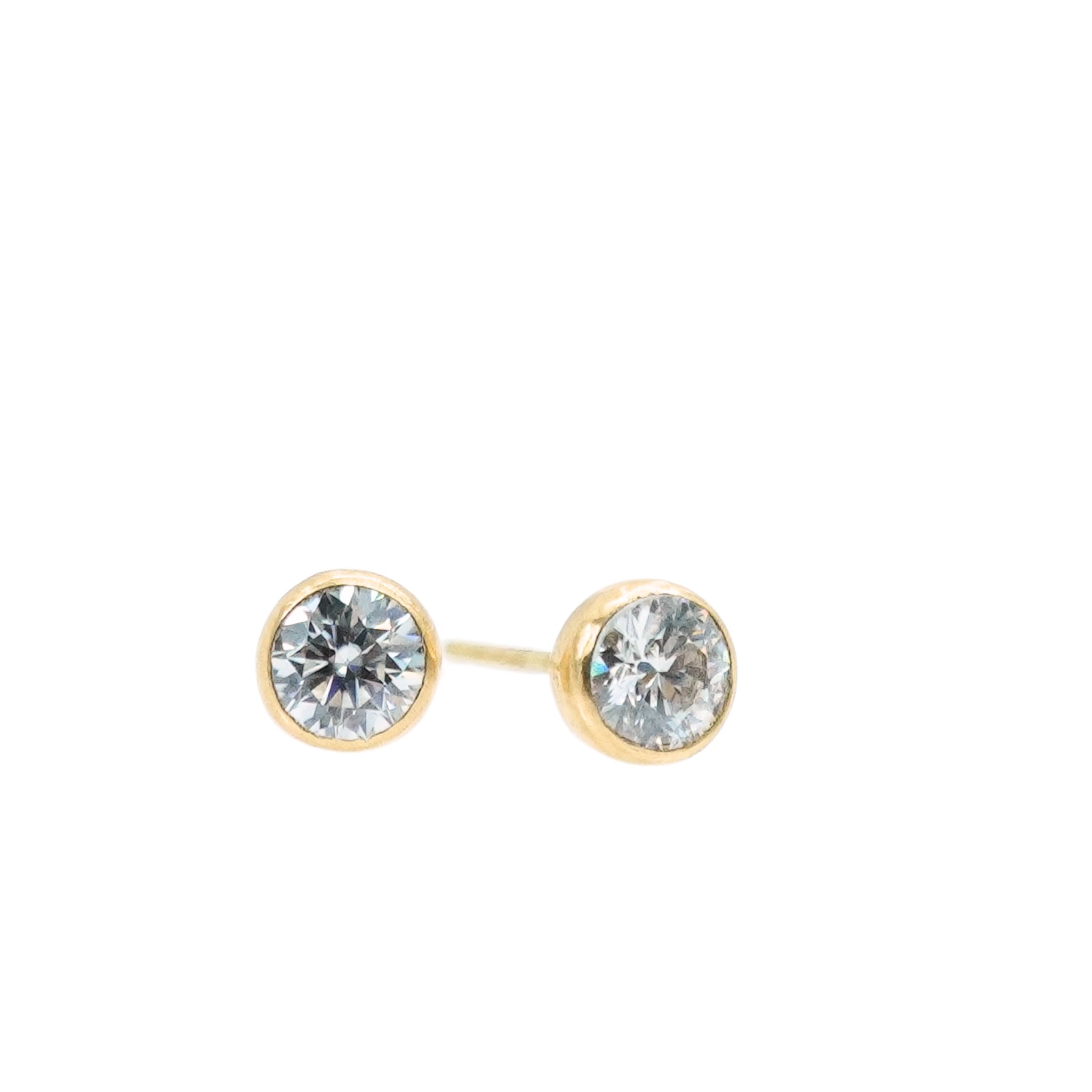 18KY Gold Round Moissanite Stud Earrings