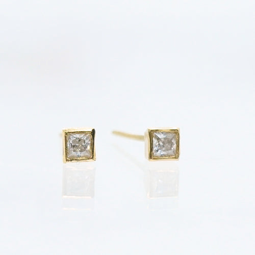 18 KY Square Studs