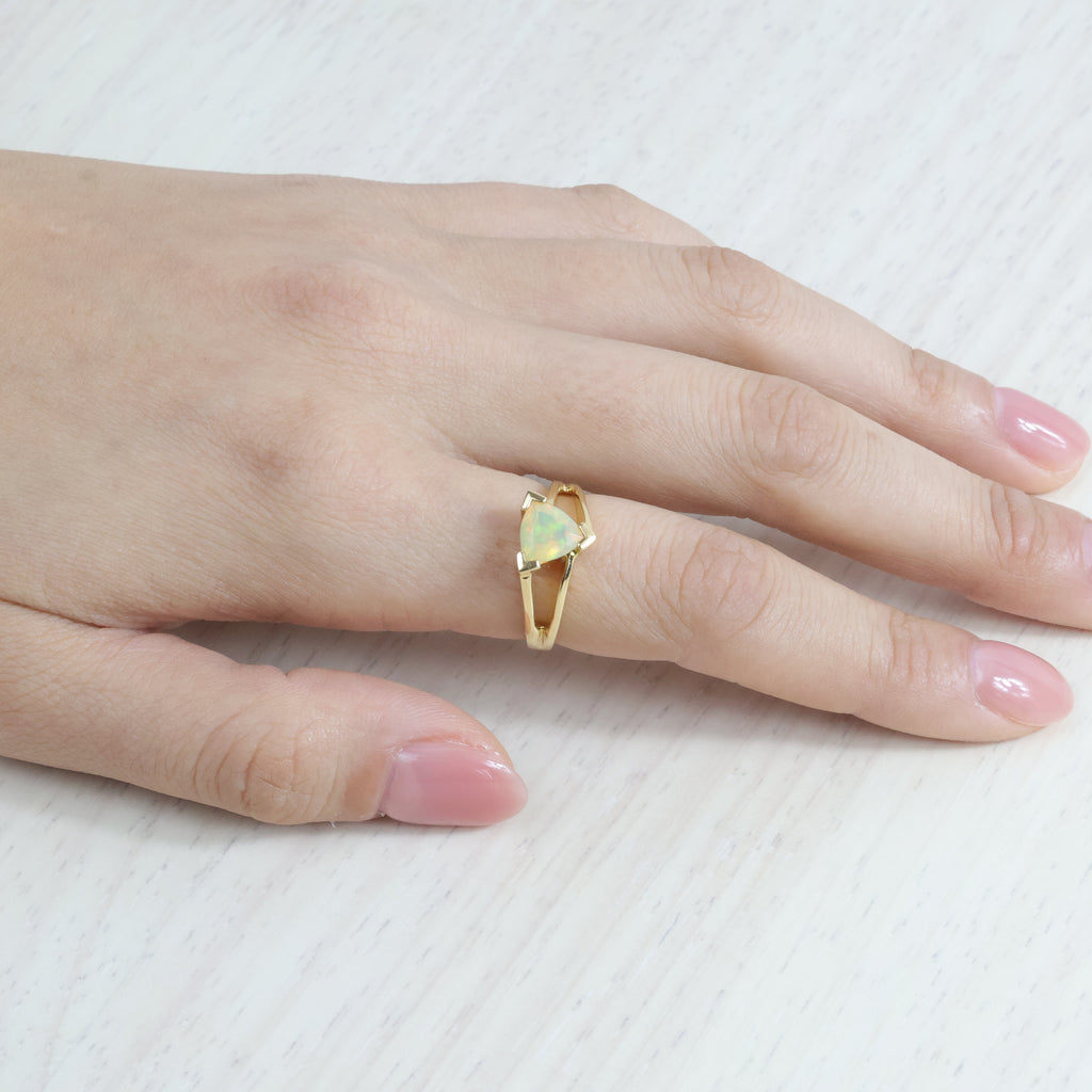 18ky gold opal ring