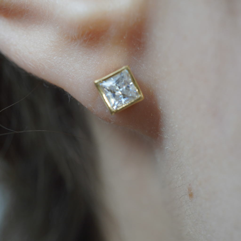 18 KY Square Studs