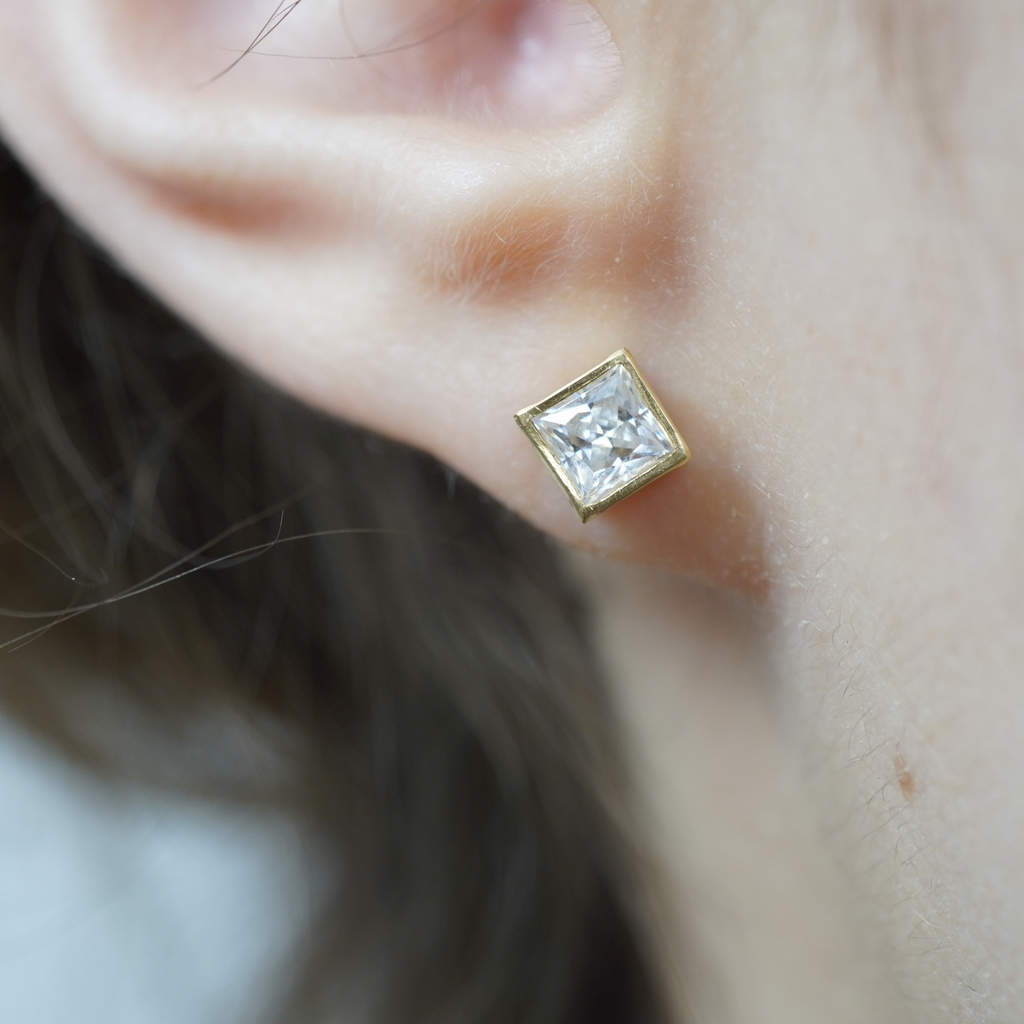 18ky gold square studs
